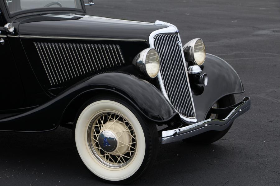 Детали экстерьера Ford V8 Deluxe Tudor Sedan (40/700) 1937 года  (фото 17 из 22)
